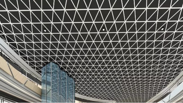 鋁格柵吊頂為何銷量大長？廠家幫你分析售價標準.