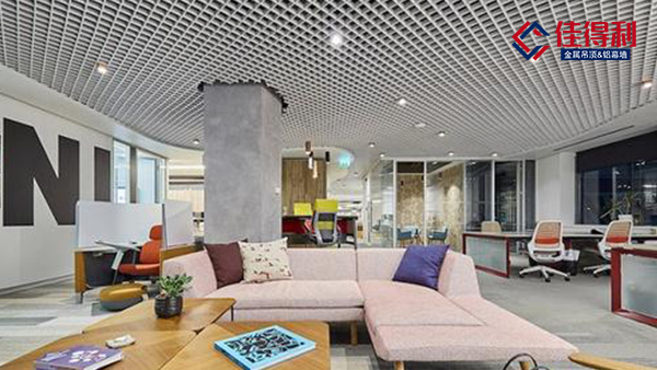 新中式風格引領學校幼兒園使用木紋鋁格柵吊頂天花